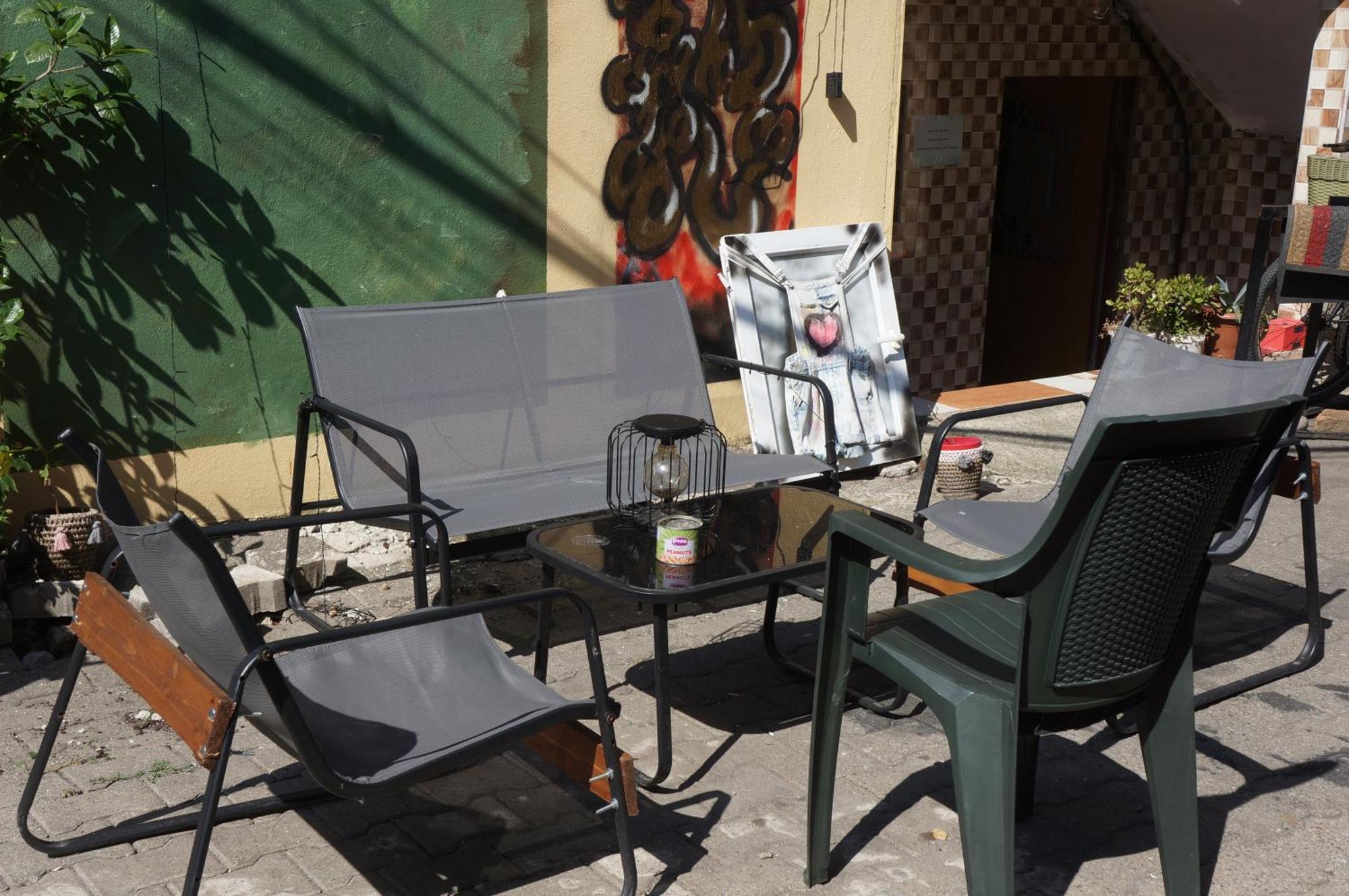 Harmony Backpackers Hostel Batumi Exterior photo